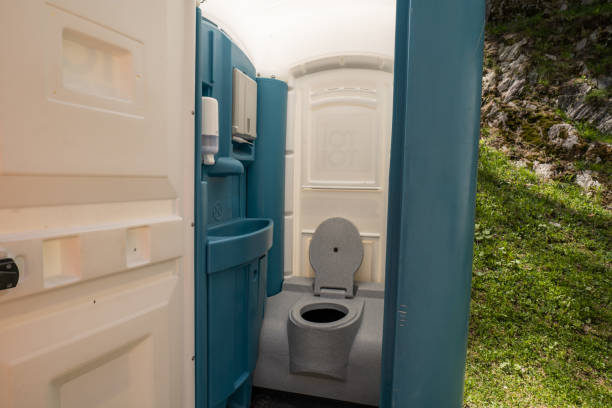 Portable Toilet Options We Offer in Greenacres, CA
